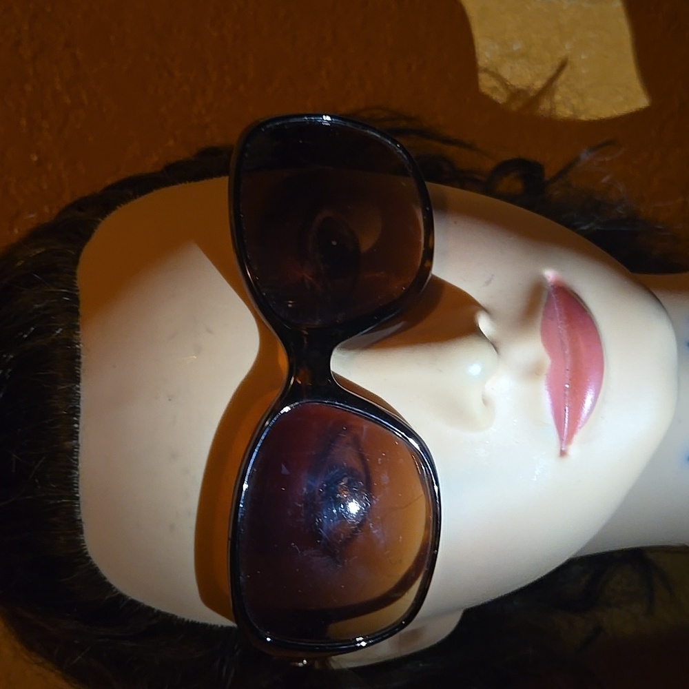 O by Oscar de la Renta  sunglasses